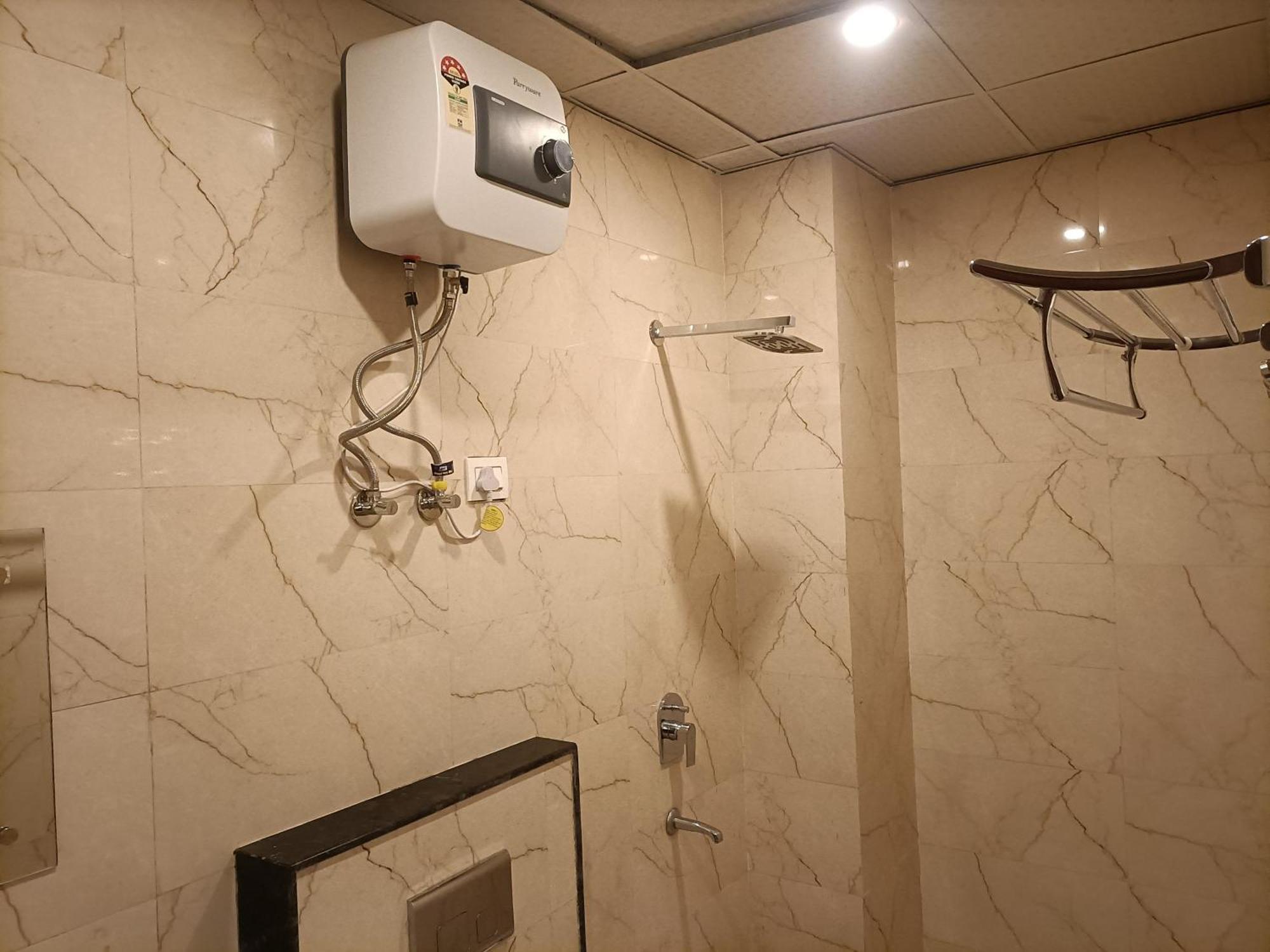 Hotel Grand Aerotech Нью-Дели Экстерьер фото