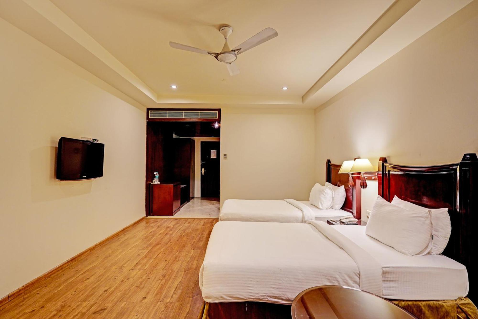 Hotel Grand Aerotech Нью-Дели Экстерьер фото